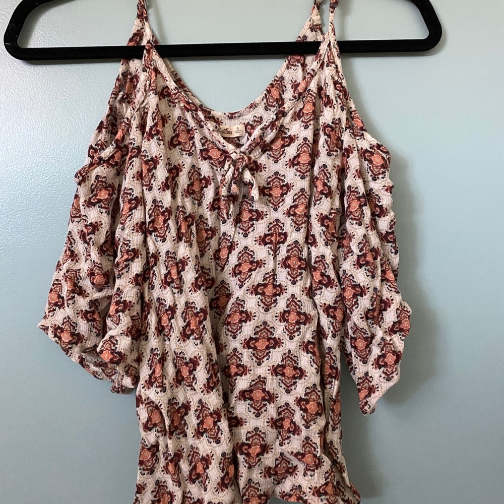 Cold shoulder top - Picture 2 of 3